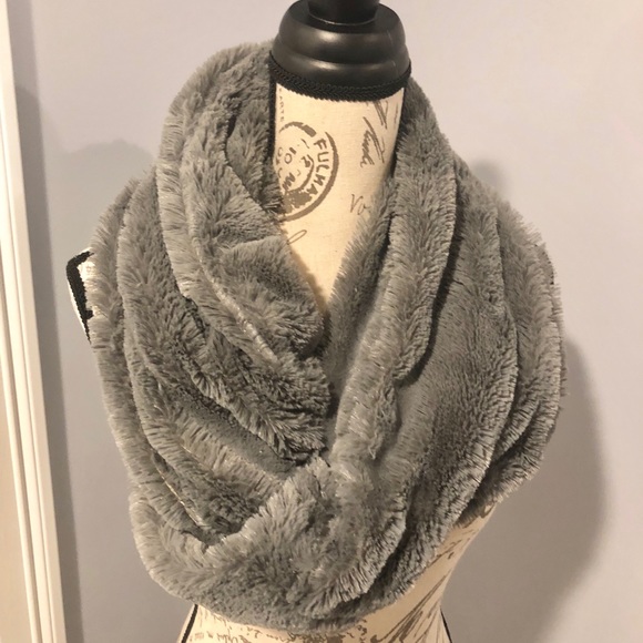 dennis basso Accessories - Dennis Basso Infinity Faux Fur Scarf